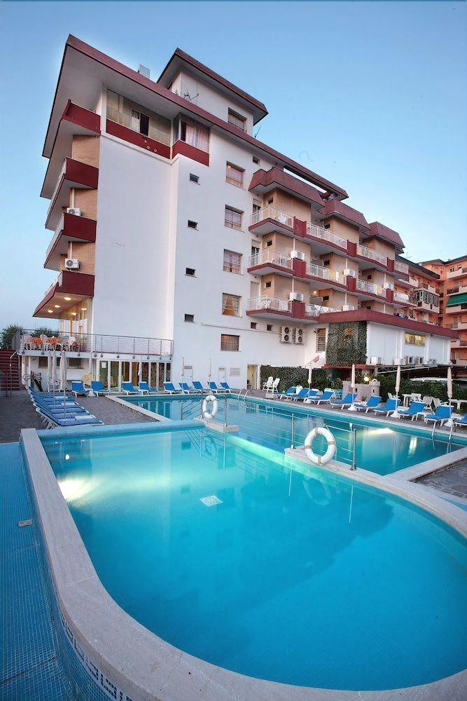 Gallia Club Hotel 切塞纳蒂科 外观 照片